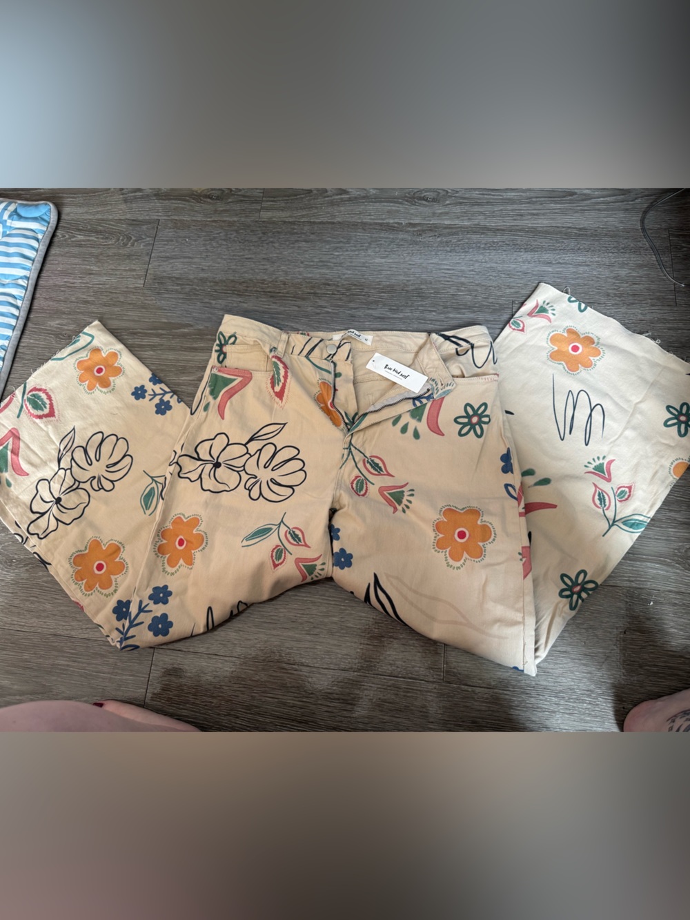 Three Bird Nest Cream Floral Cropped Pants